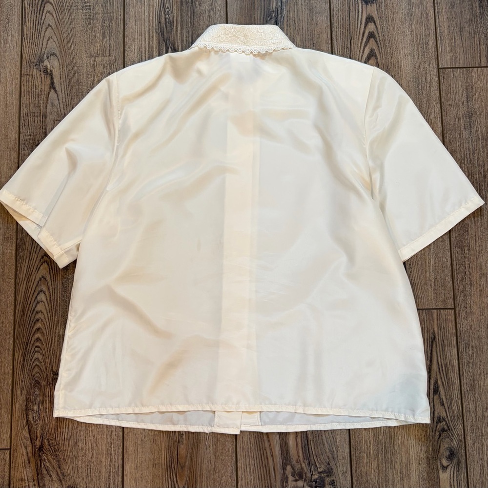 Vintage Cream Satin Blouse Lace Collar Short Sleeve Functional Sz 16 - Picture 4 of 9